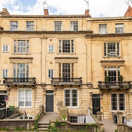 New Bright & Stylish-1bed-central Clifton Flat-by Fabaccommodation Apartamento